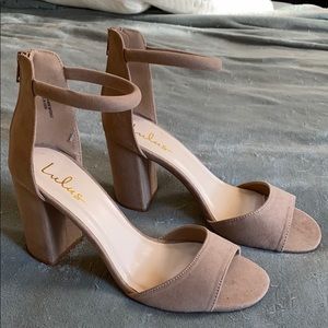 NWOB Suede Lulu’s 3 inch heels / Size 9